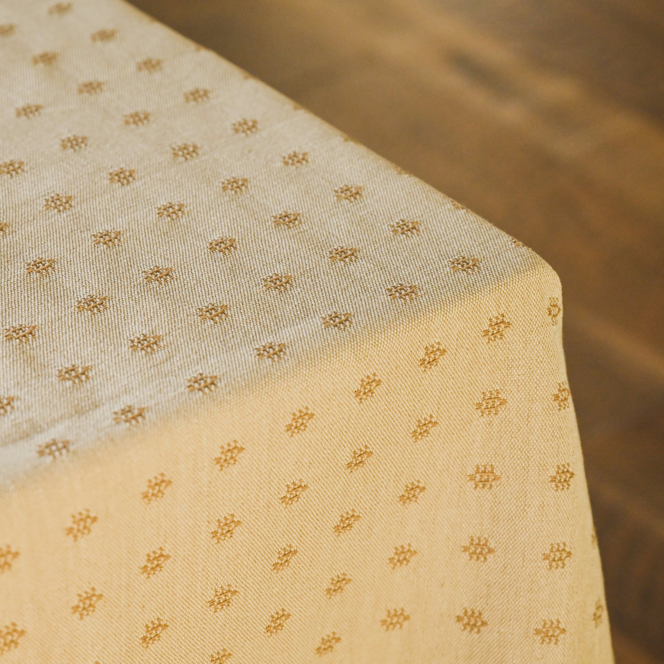 Umber Dobby Tablecloth - Thumbnail 4