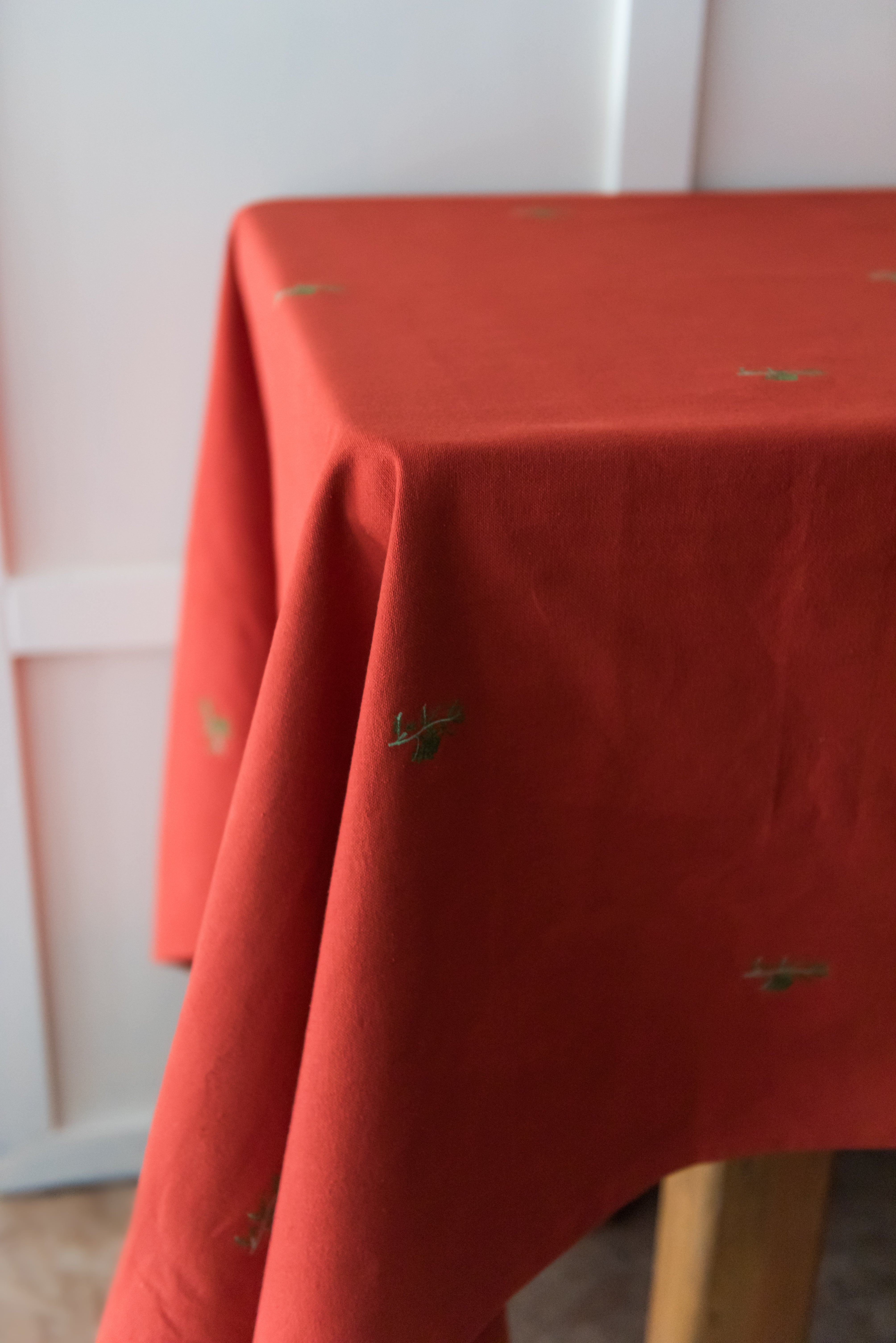 Rust Red and Green Fleur Tablecloth - Thumbnail 3